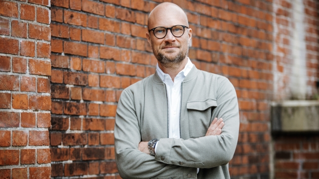 Martin Bardeleben, Pinterest: "Haltung beinhaltet auch Tun" - Martin Bardeleben ist seit April 2022 Country Manager Pinterest DACH (Deutschland, Österreich, Schweiz). Er ist seit August 2020 bei der Online-Pinnwand. Vor seiner Tätigkeit bei dem sozialen Netzwerk leitete er u.a. Googles Consumer Marketing für Devices & Services in DACH und war bei Philips Consumer Lifestyle als Country Director Austria tätig - Quelle: Lichtliebe Volksdorf